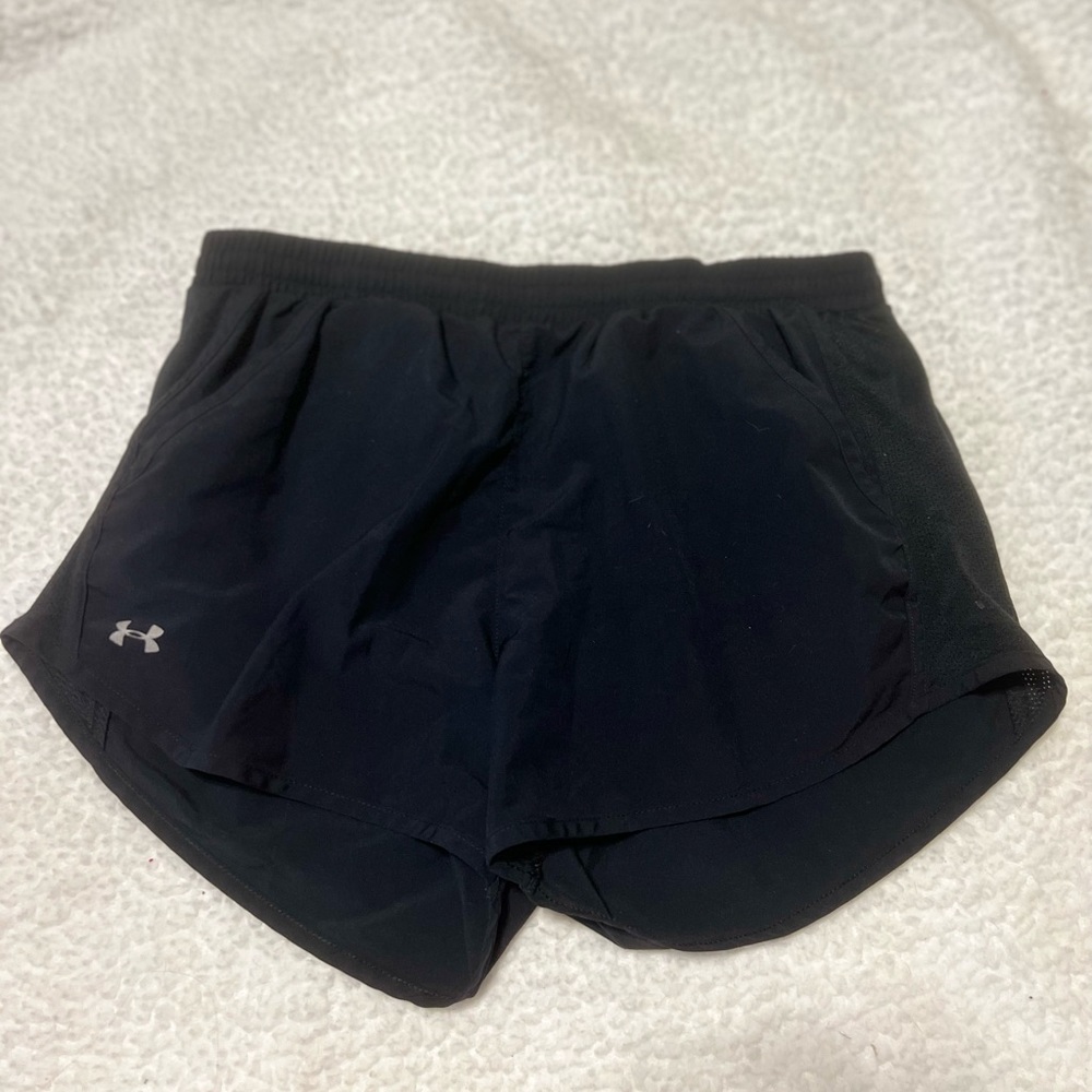 UNDER ARMOUR BLACK RUNNING SHORTS